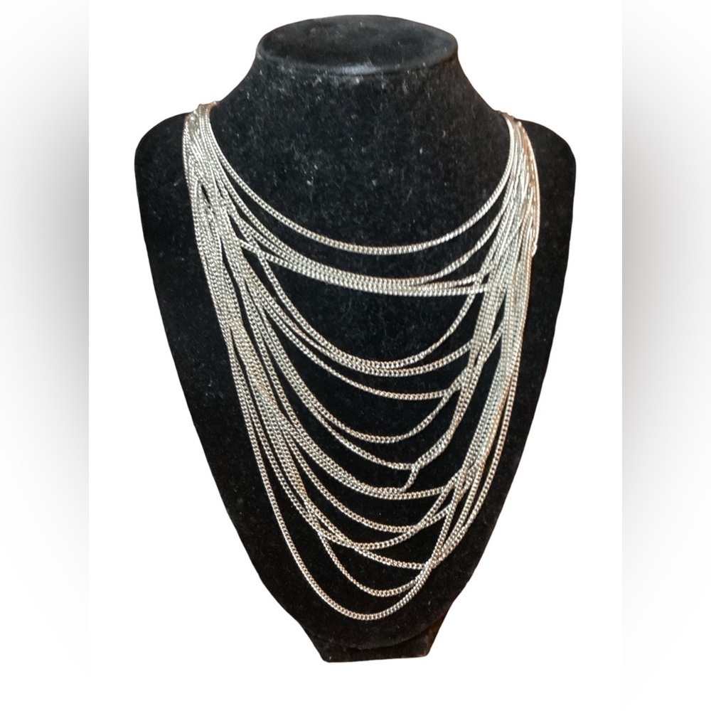16 Strain‎ statement Necklace